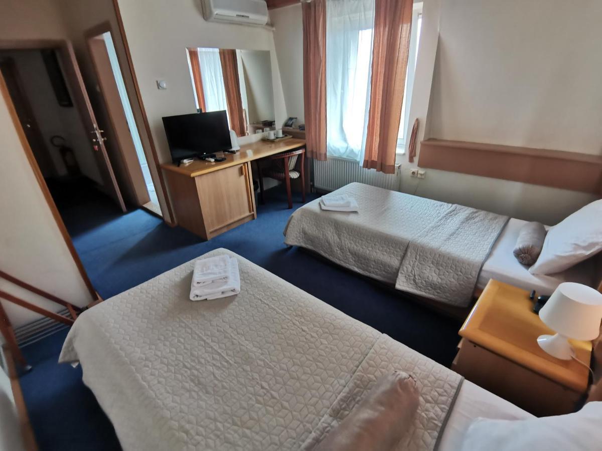 Garni Hotel Panorama Lux Nis Bagian luar foto