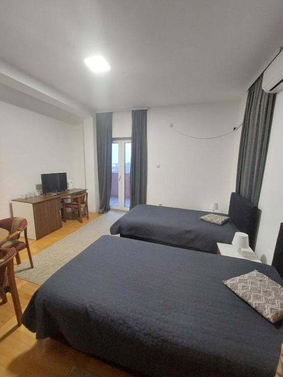 Garni Hotel Panorama Lux Nis Bagian luar foto