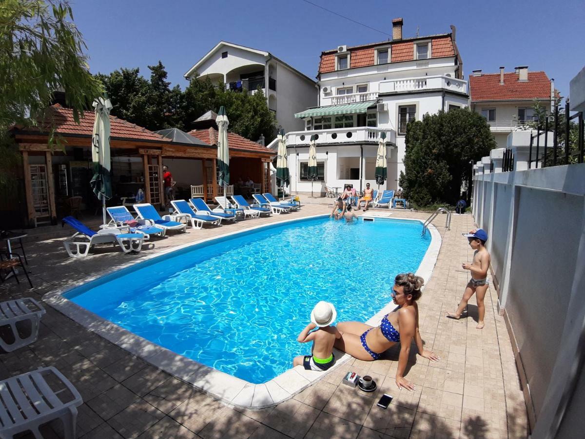 Garni Hotel Panorama Lux Nis Bagian luar foto